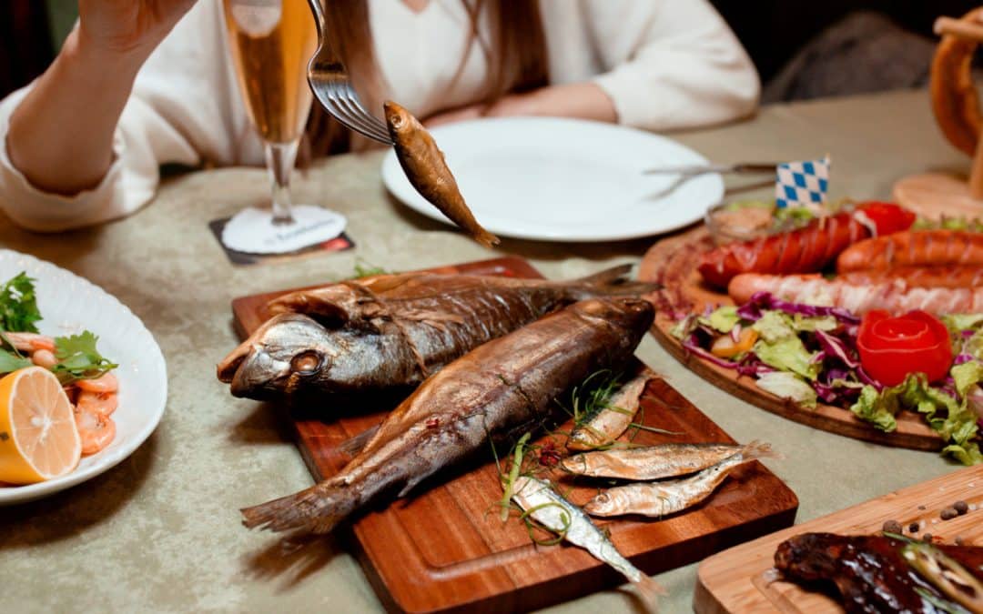 Comment choisir un restaurant de poissons à Carqueiranne adapté aux familles ?